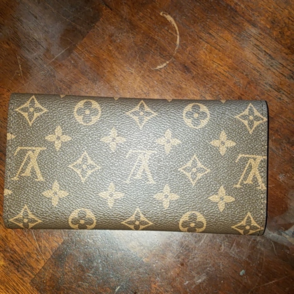 Louis Vuitton Wallet - Picture 2 of 4